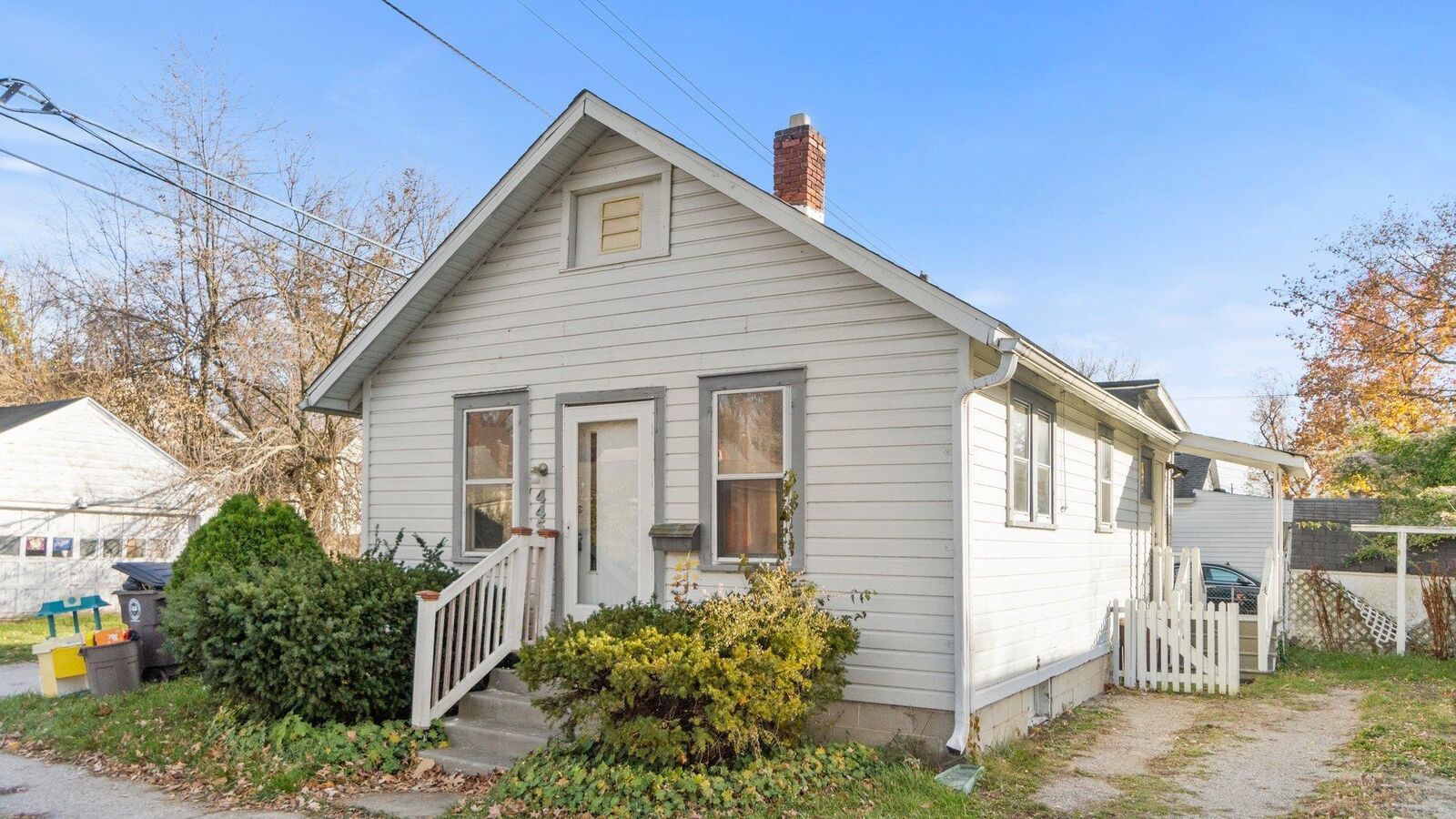 Property Photo: 445 W Foster Parkway IN 46807-2348