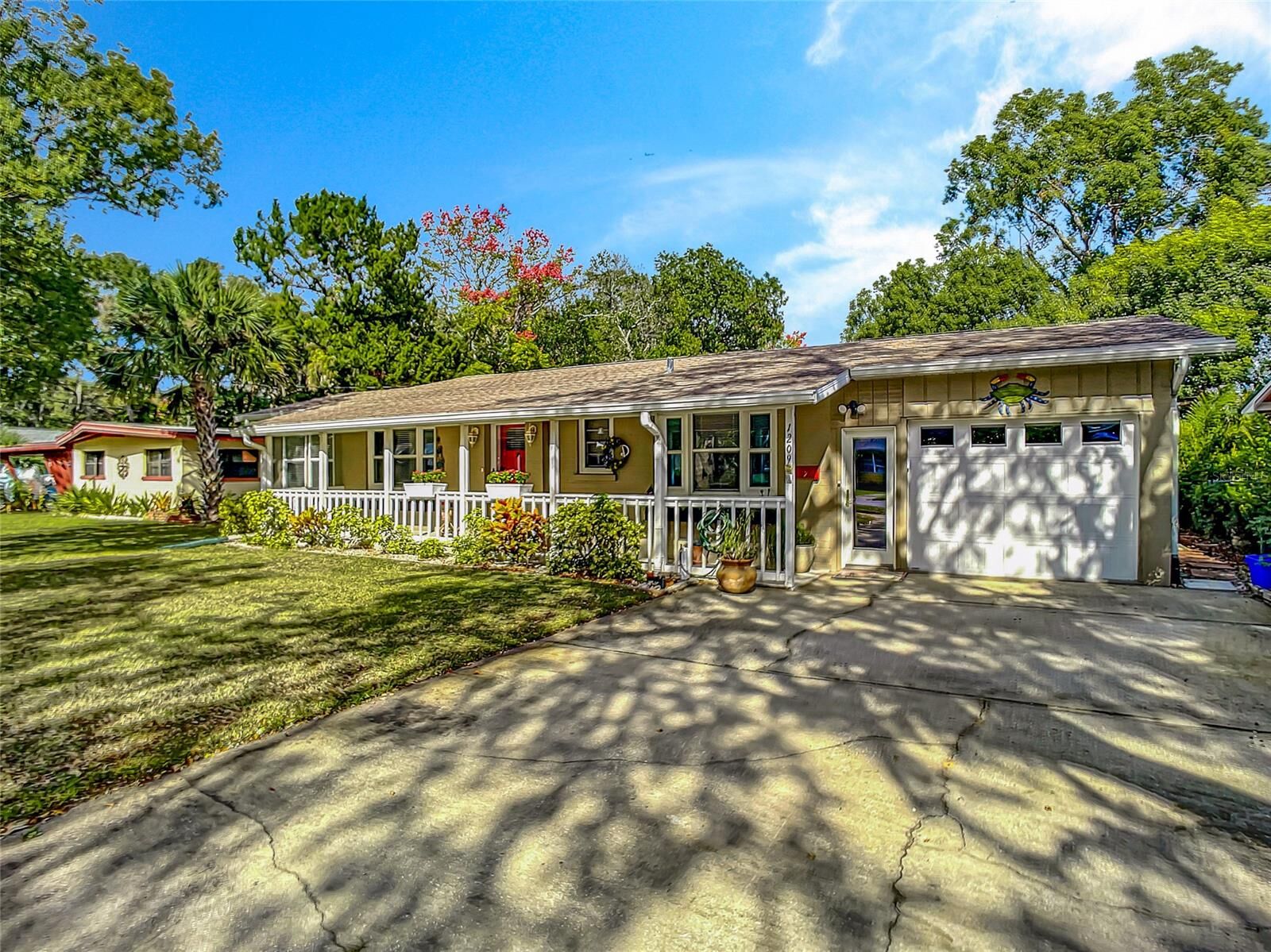 Property Photo: 1209 Live Oak Street FL 32168