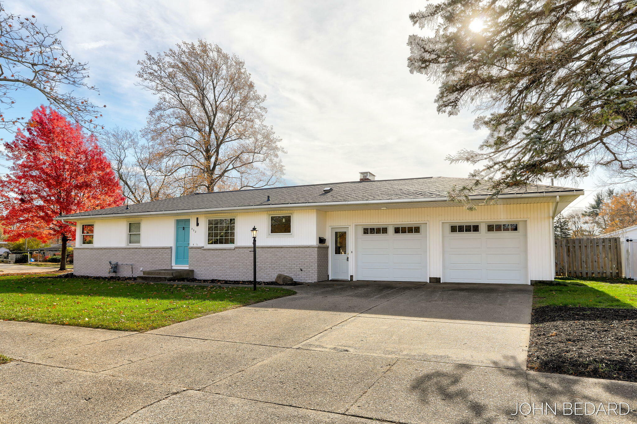 Property Photo: 402 W 31st Street MI 49423