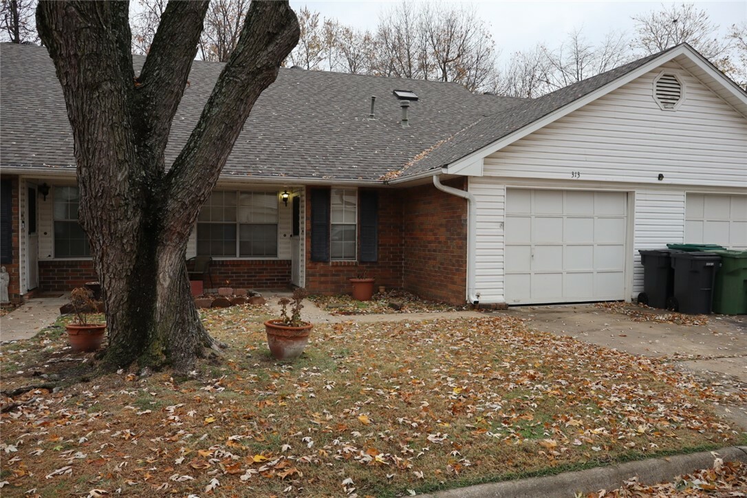 Property Photo:  313 S 11th Place  AR 72756 