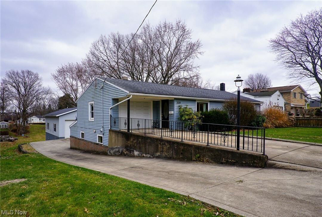 Property Photo:  1530 Manor Avenue NW  OH 44708 
