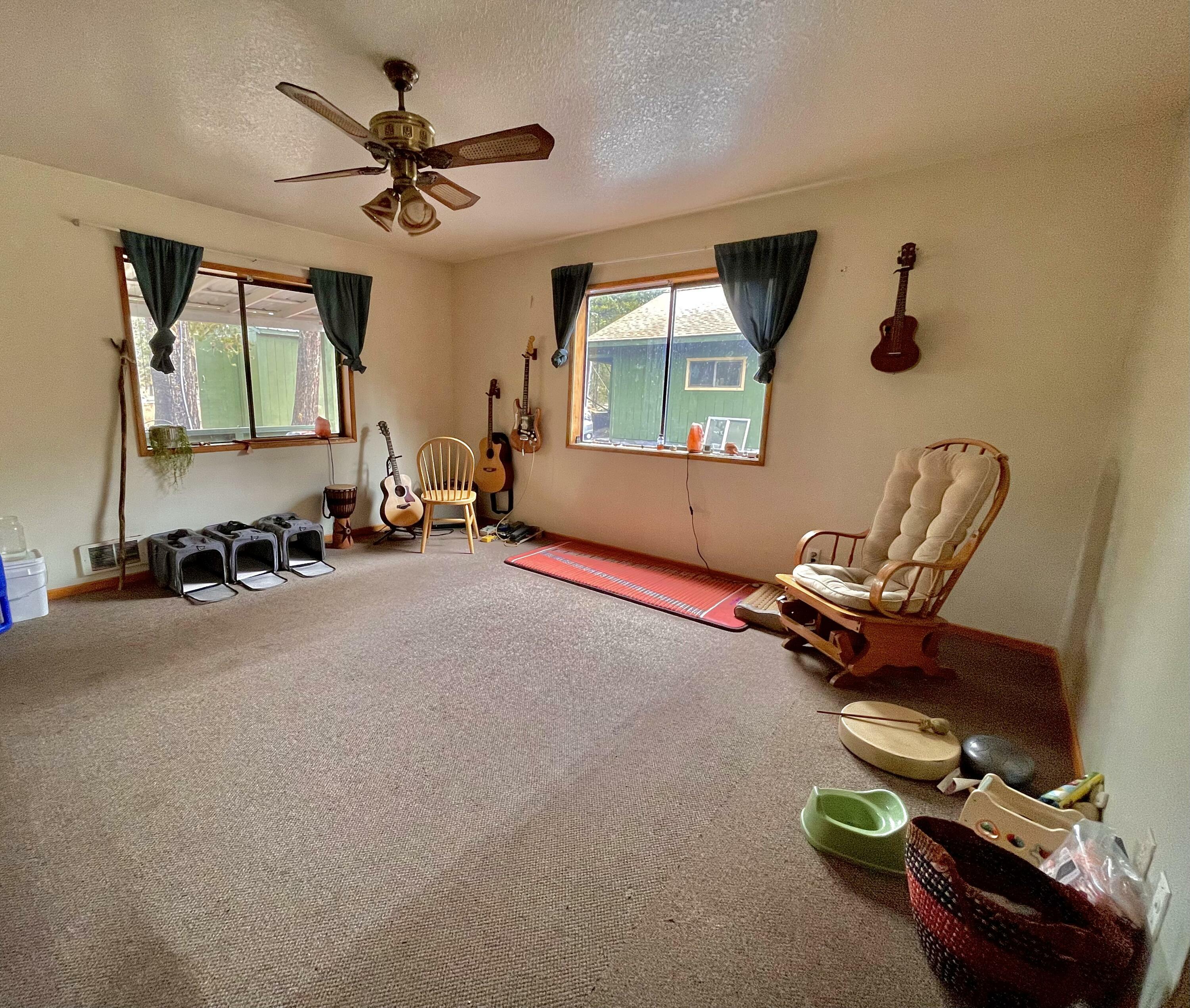 Property Photo:  16905 Cagle Road  OR 97739 
