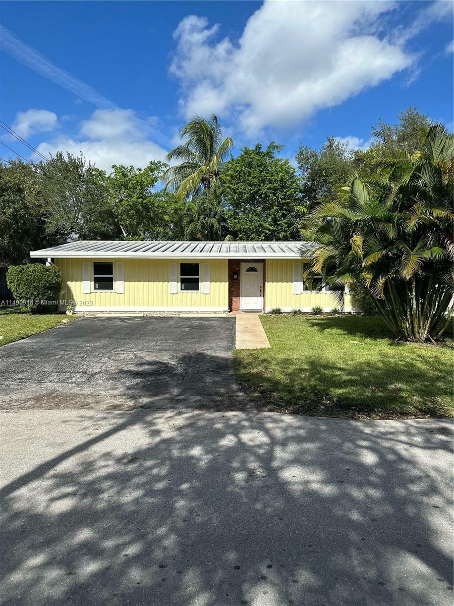 Property Photo:  401 SW 14th Ct 1-2  FL 33315 