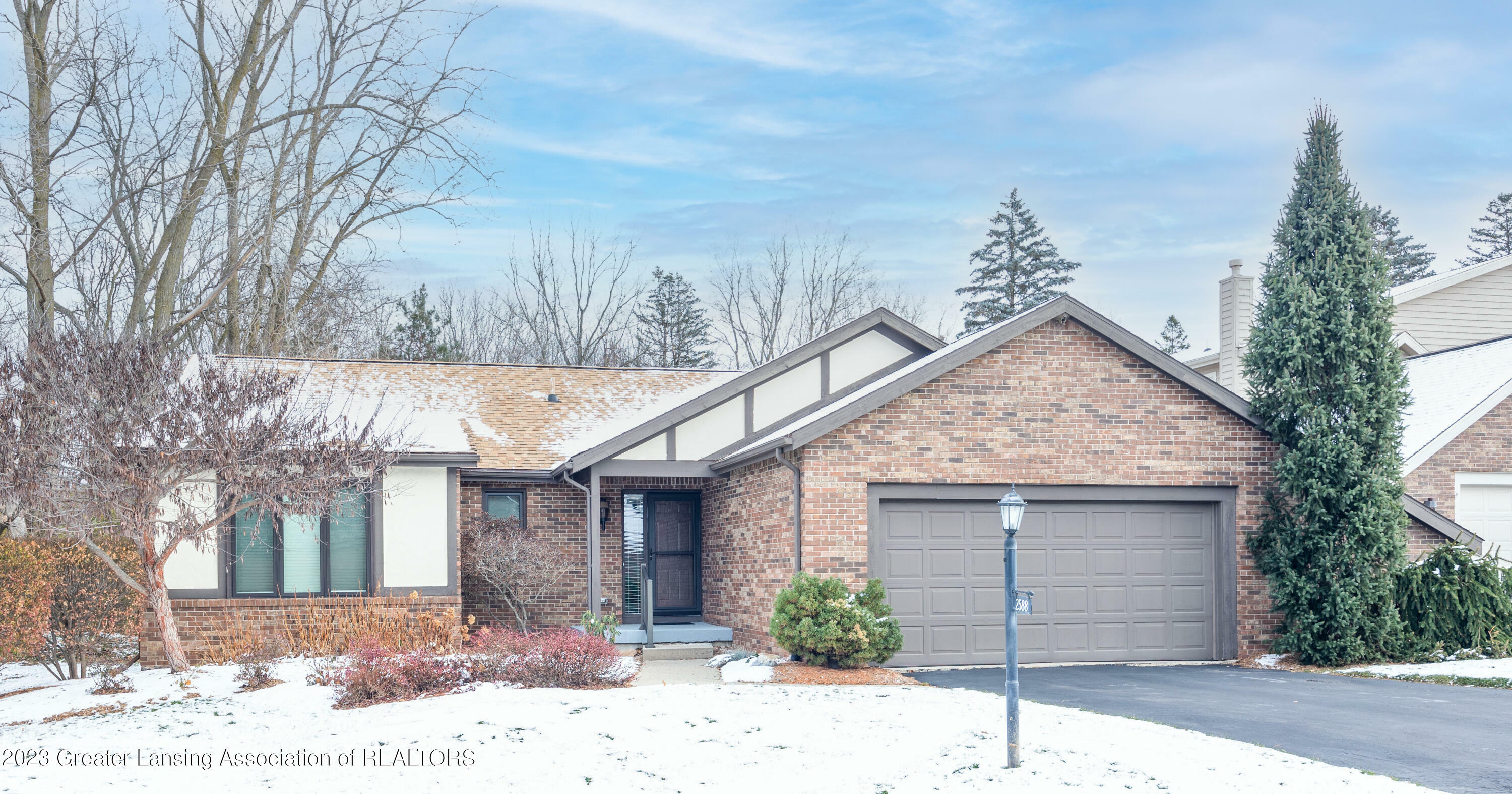 Property Photo:  2588 Woodhill Drive  MI 48864 