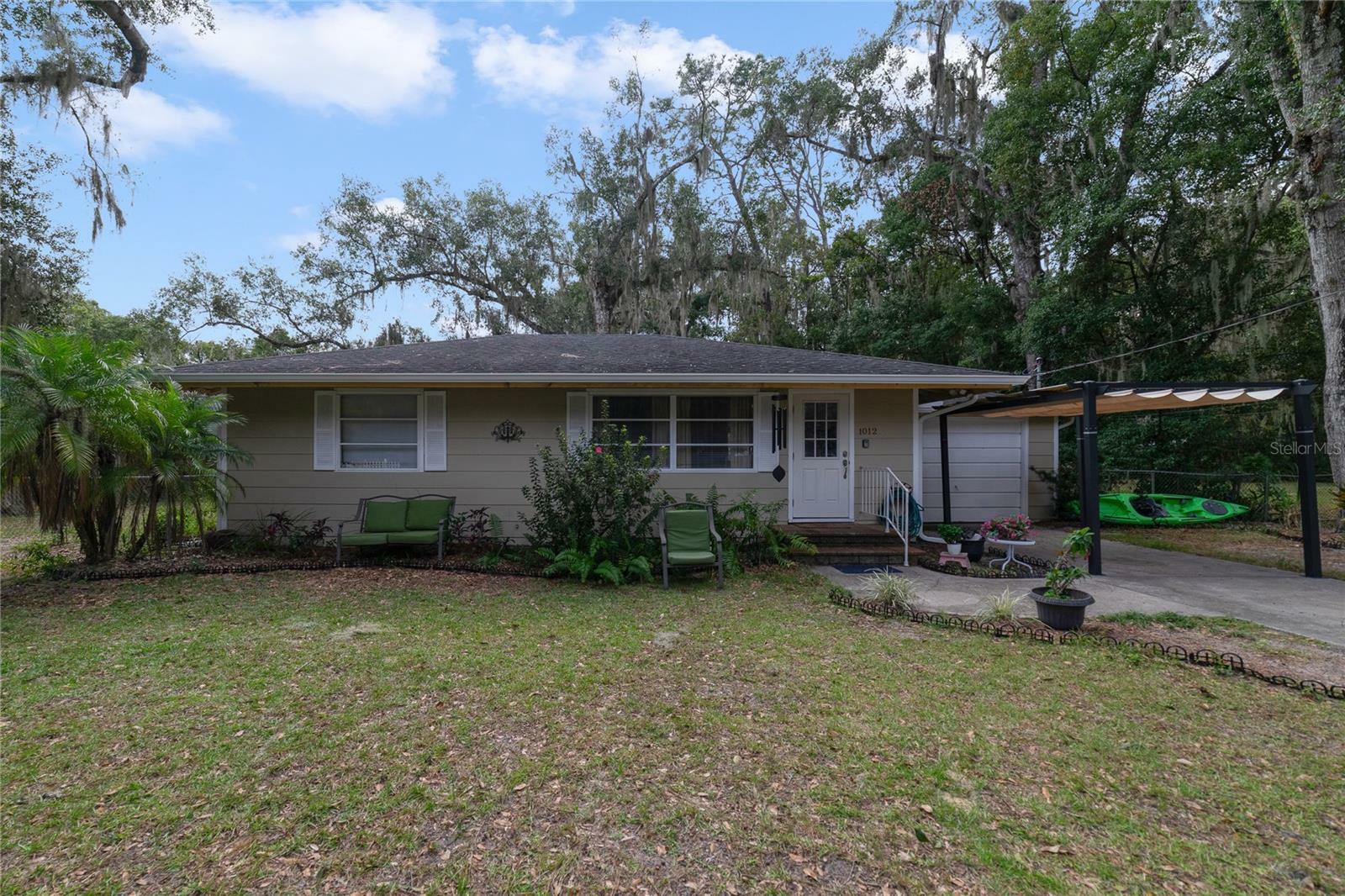 Property Photo:  1012 E 10th Avenue  FL 32757 