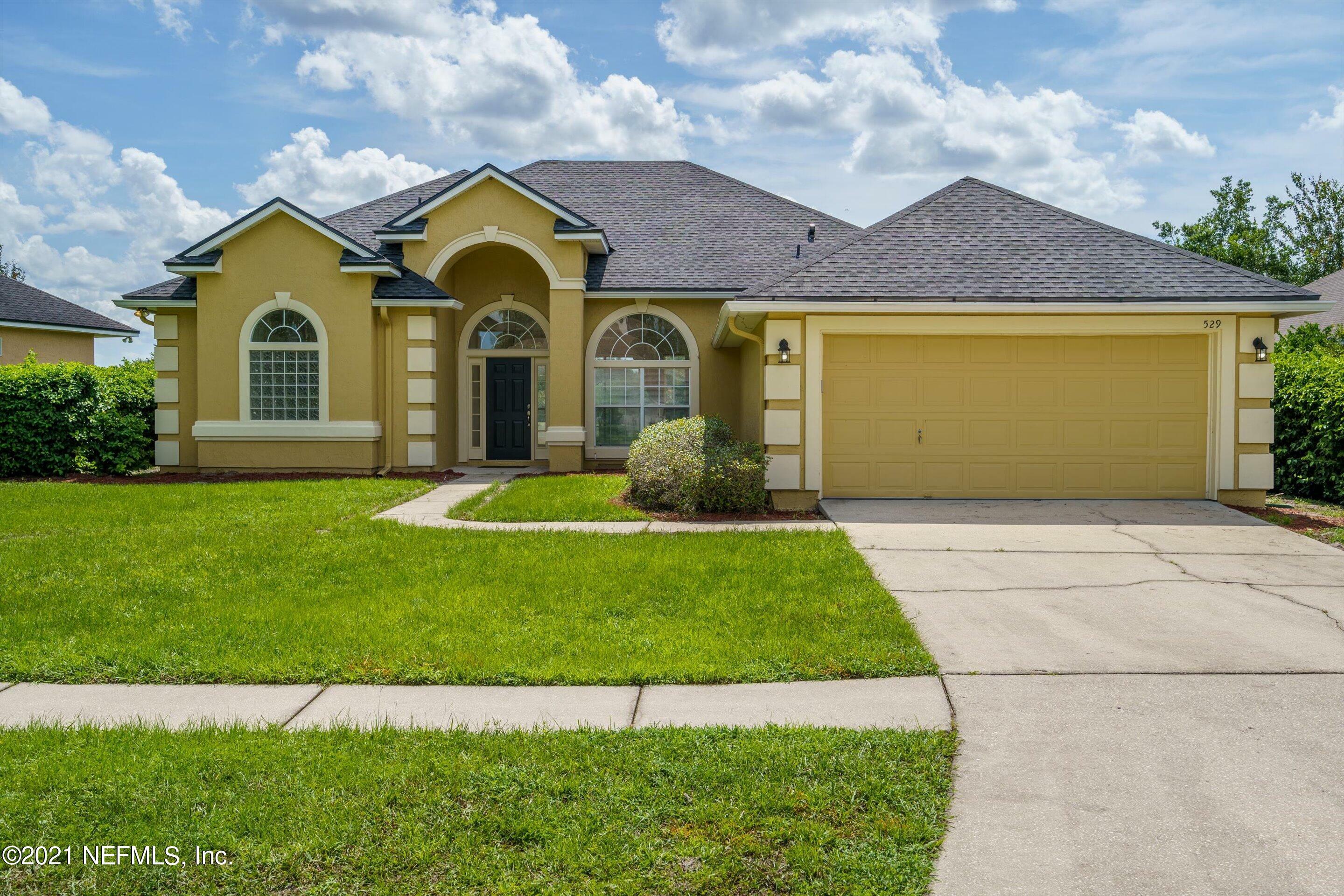 Property Photo:  529 E Silverthorn Lane  FL 32081 