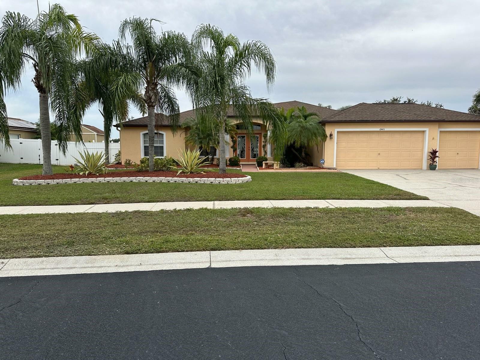 Property Photo:  6443 Clair Shore Drive  FL 33572 