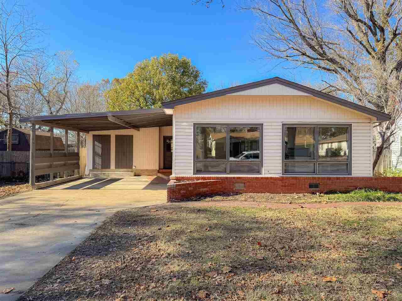 Property Photo:  1700 N Woodland Rd  OK 74604 