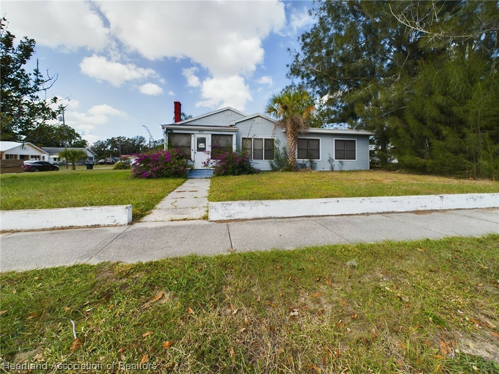 Property Photo:  401 N Lake Avenue  FL 33825 