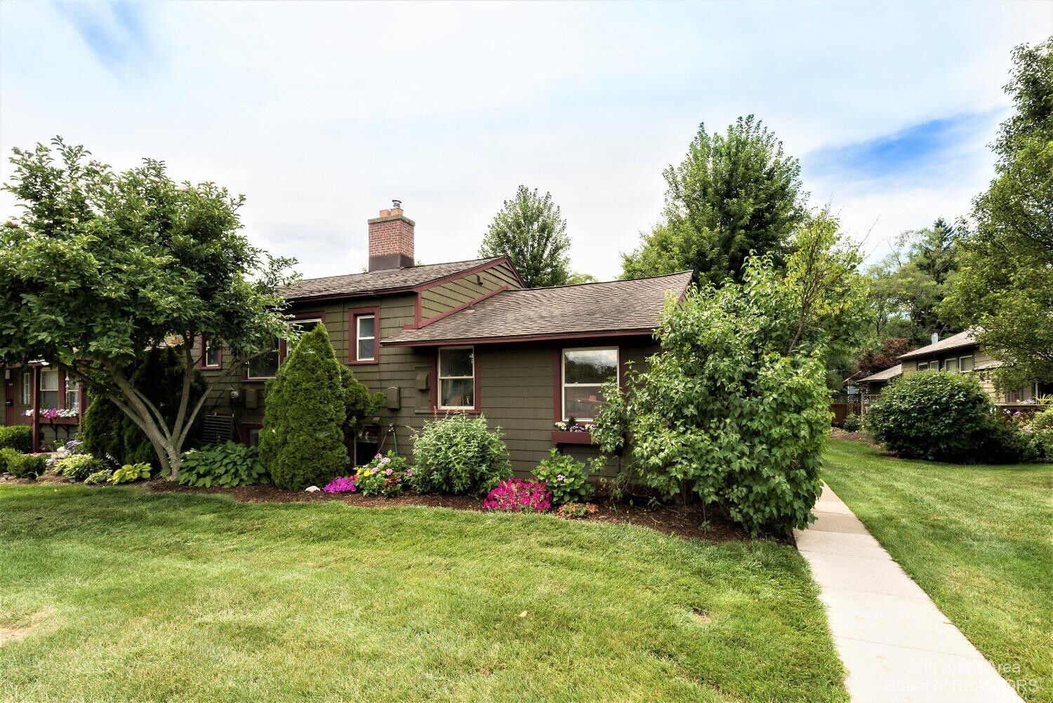Property Photo:  2540 Pittsfield Boulevard  MI 48104 