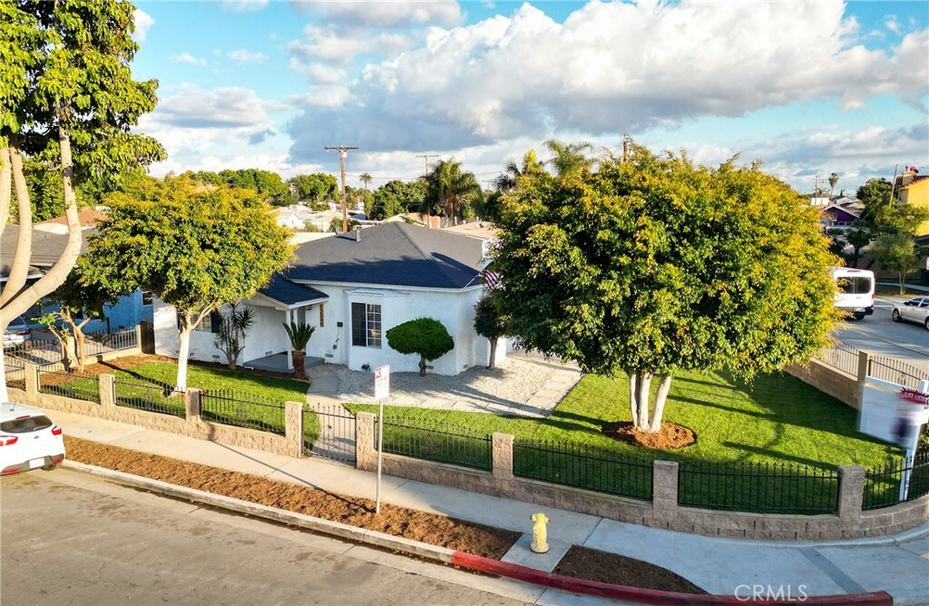 Property Photo:  12040 Longvale Avenue  CA 90262 