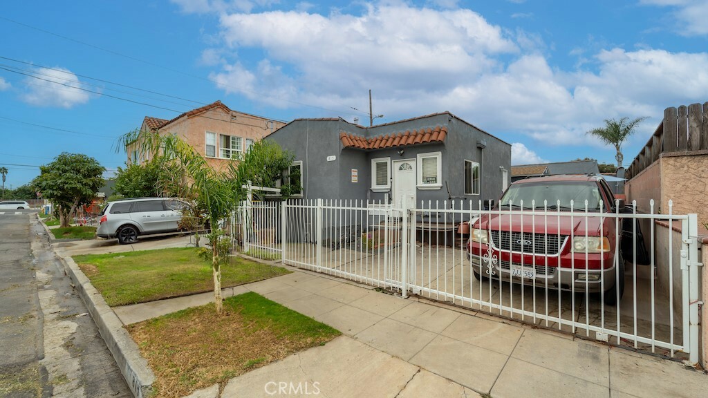 Property Photo:  814 Gulf Avenue  CA 90744 