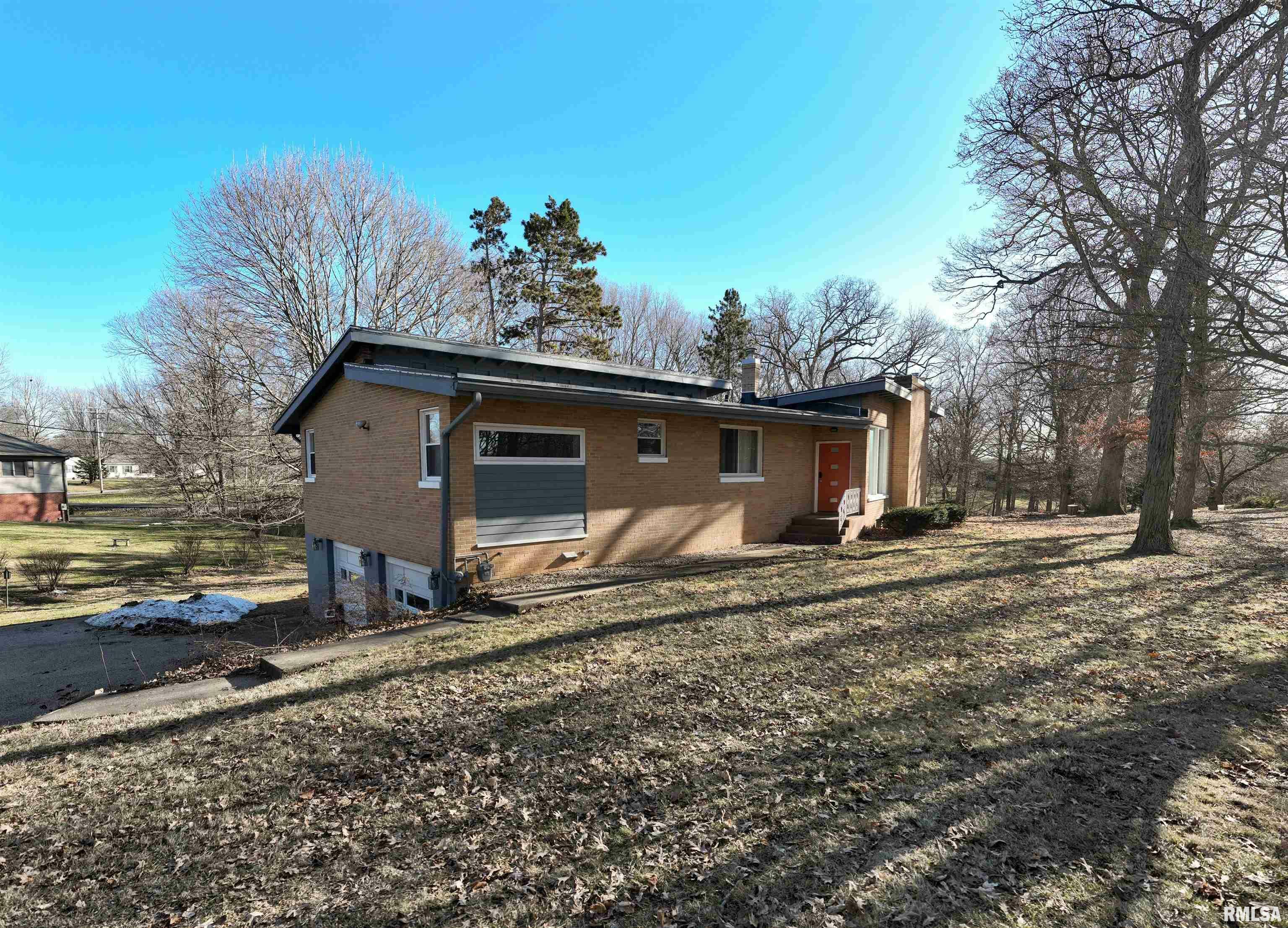 Property Photo: 4 Gilbert Park IL 61448