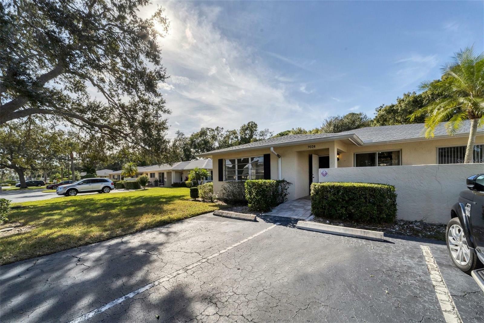 Property Photo:  7024 W Country Club Drive N  FL 34243 