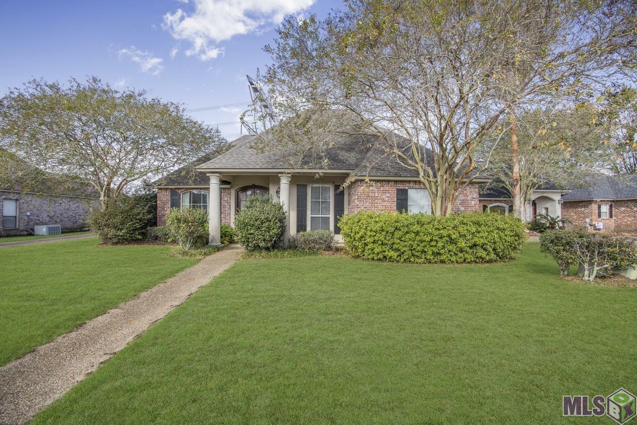 Property Photo:  17719 Glen Forest Ave  LA 70817 