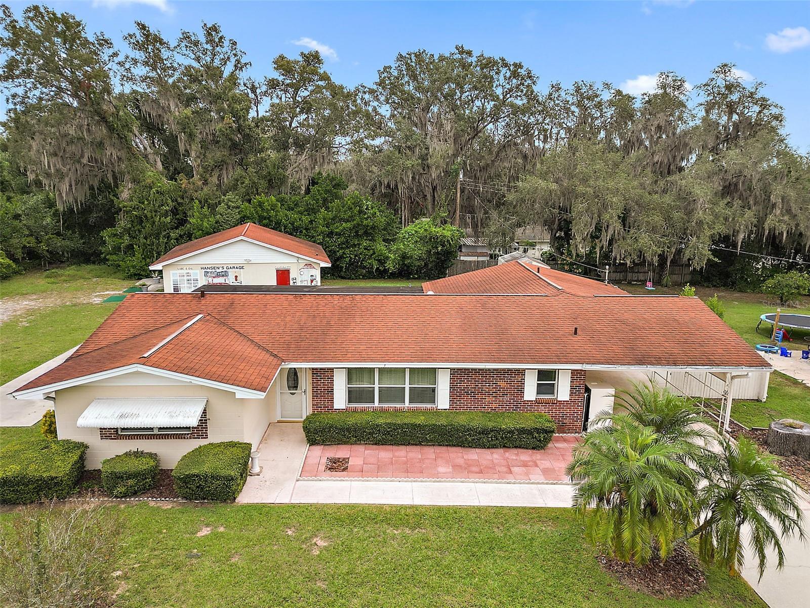 Property Photo:  1131 N Palmetto Circle  FL 32726 