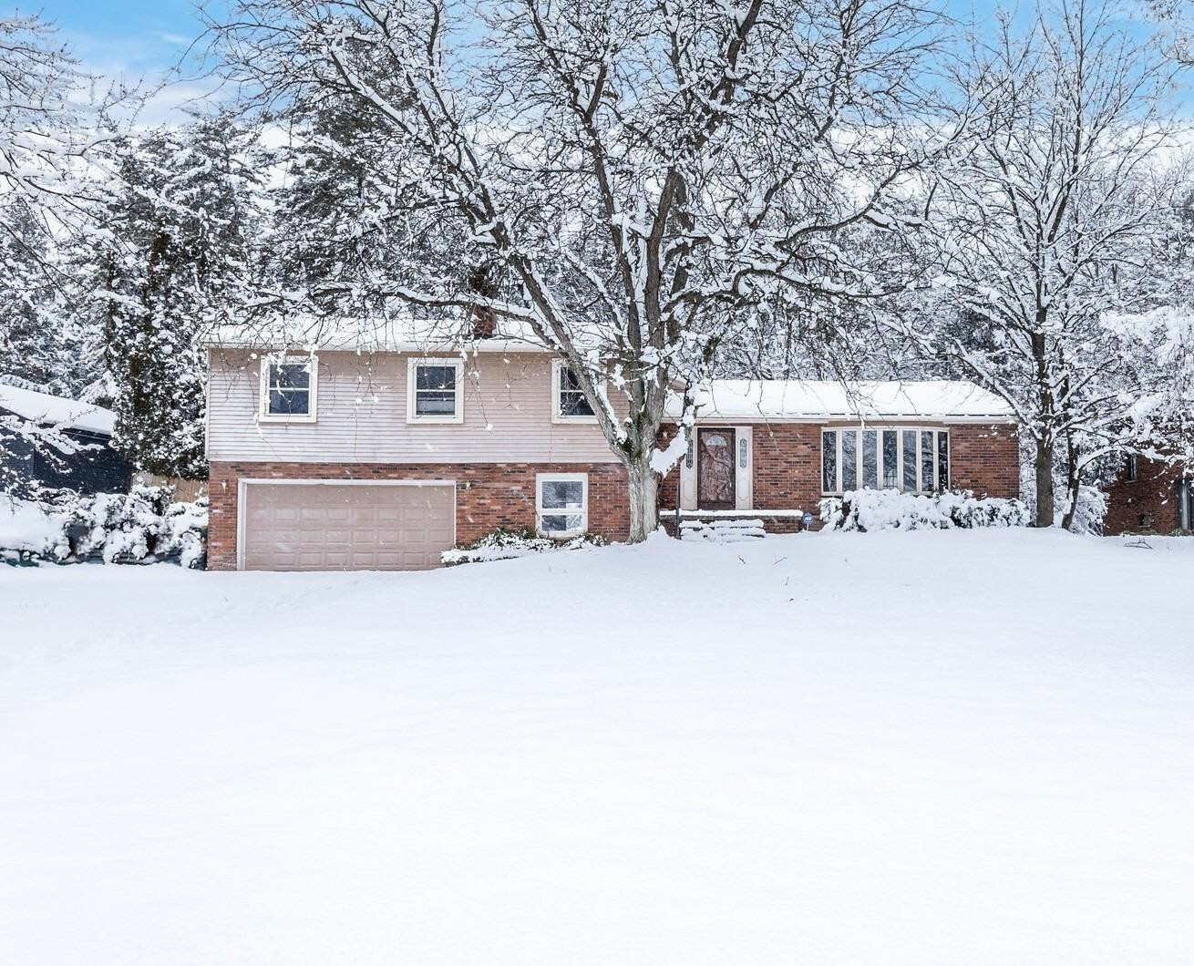 Property Photo:  5752 Pine View Drive  MI 48197 