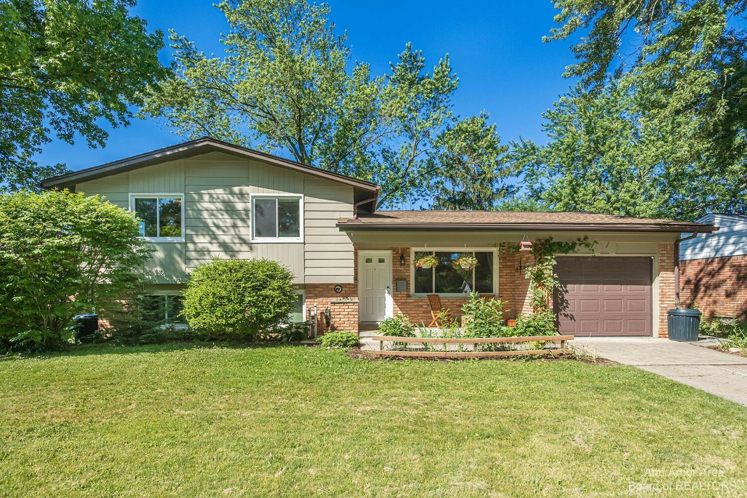 Property Photo:  2856 Briarcliff Street  MI 48105 