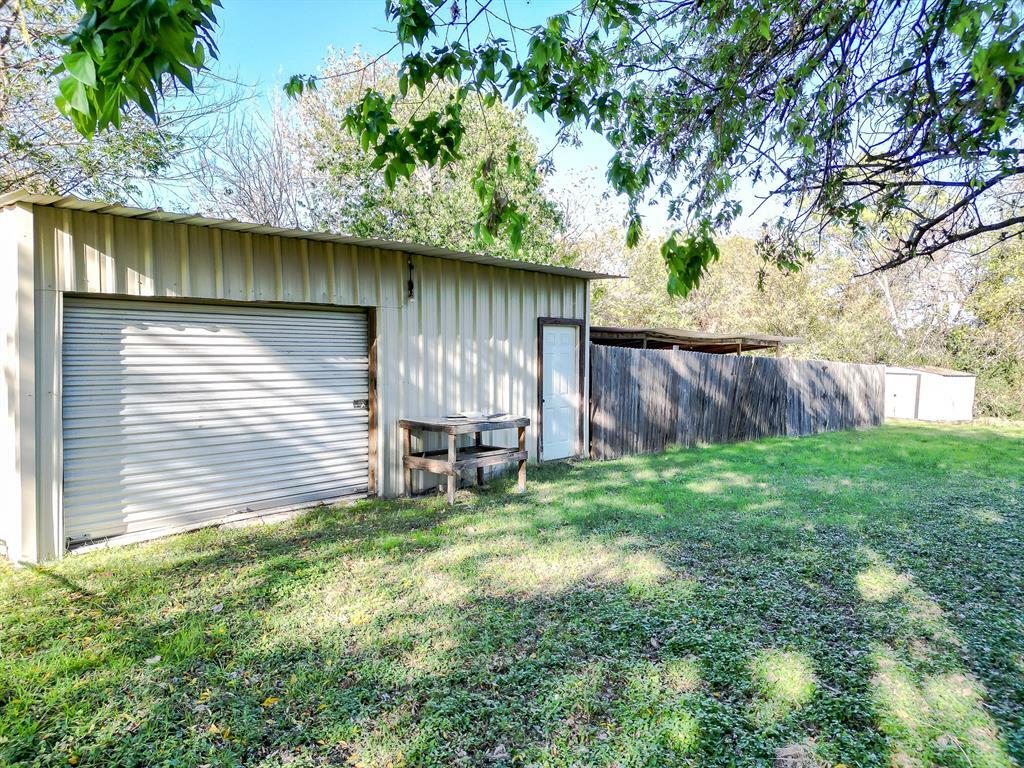 Property Photo:  1000 E Waco Street  TX 75119 