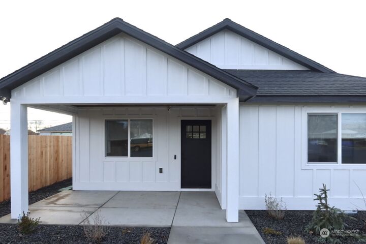Property Photo:  121 E Sixth Avenue  WA 98837 
