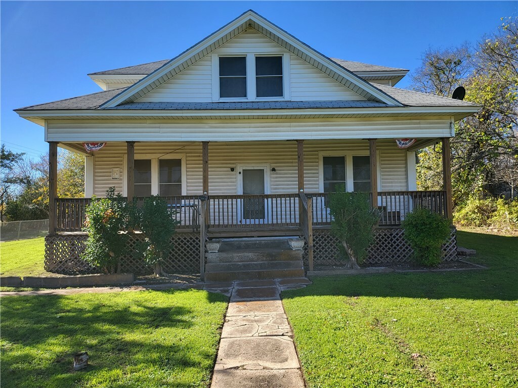 426 N Houston Street  Lorena TX 76655 photo