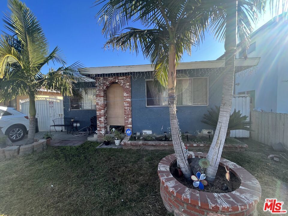 Property Photo:  950 S Kern Avenue  CA 90022 