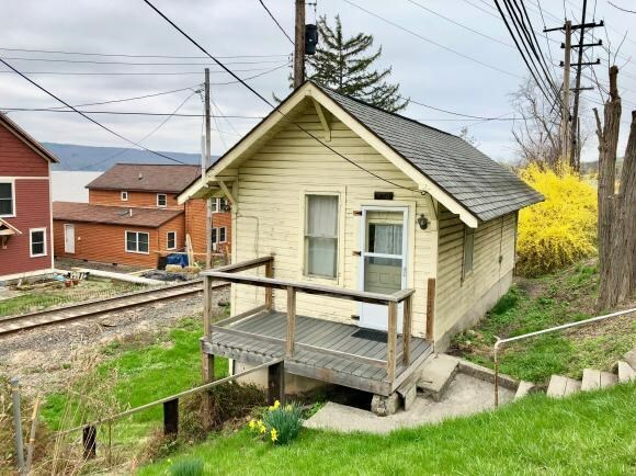 Property Photo:  936 E Shore Drive  NY 14850 