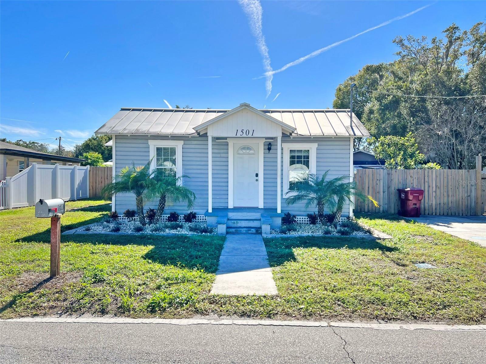 Property Photo:  1501 E Calhoun Street  FL 33563 