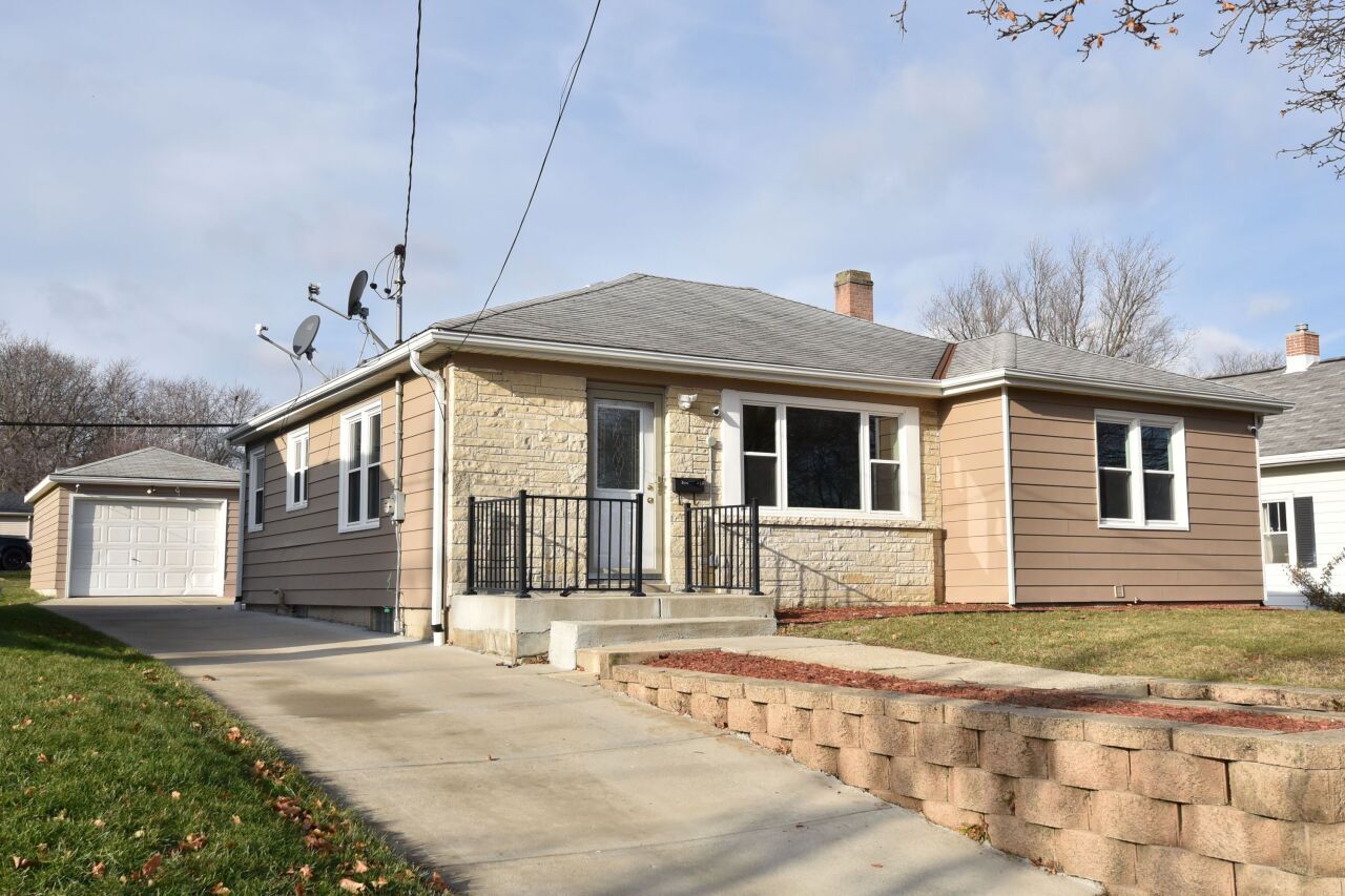 Property Photo: 310 Hyde Park Ave WI 53188