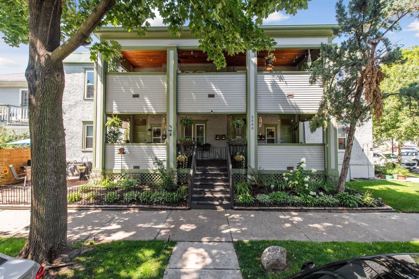 Property Photo:  2500 Aldrich Avenue S 2  MN 55405 