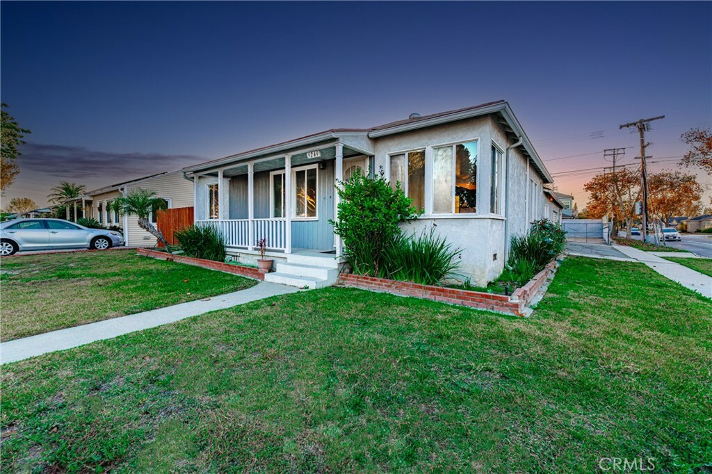 Property Photo:  5249 Bellflower Boulevard  CA 90713 