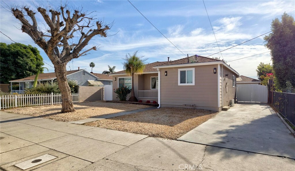 Property Photo:  506 W F Street  CA 90744 