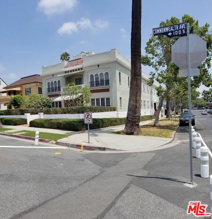 Property Photo:  198  S Commonwealth Ave  CA 90004 