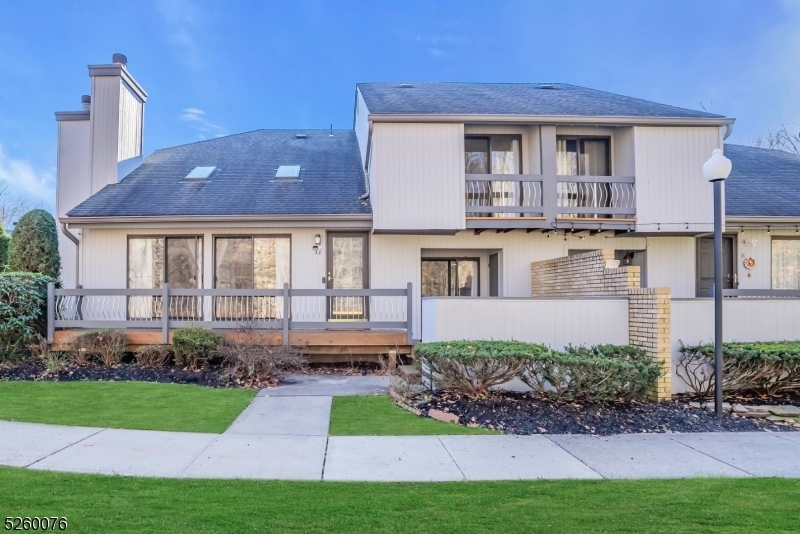Property Photo: 32 White Oak Ct NJ 08852