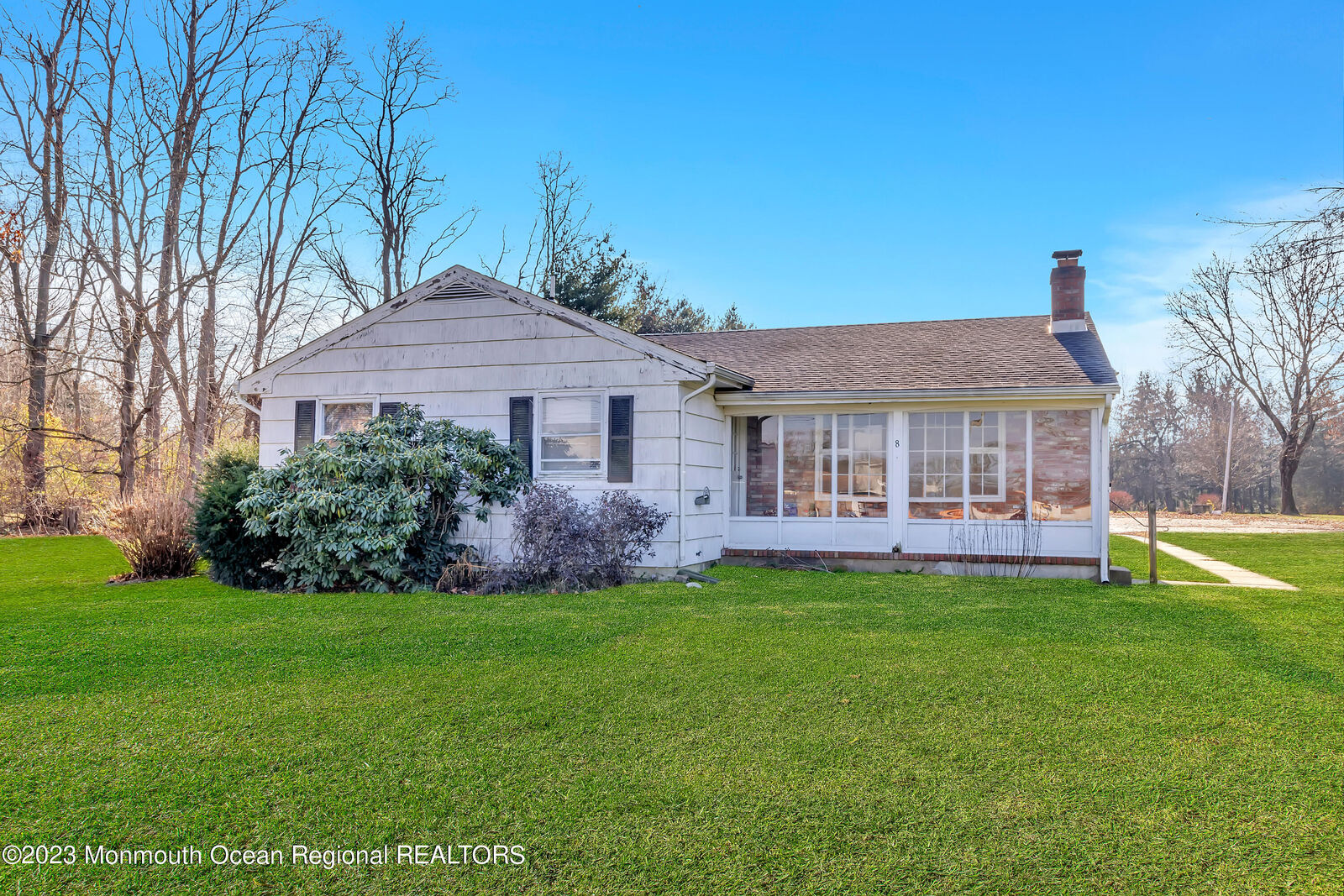 Property Photo:  8 Newbold Lane  NJ 08515 