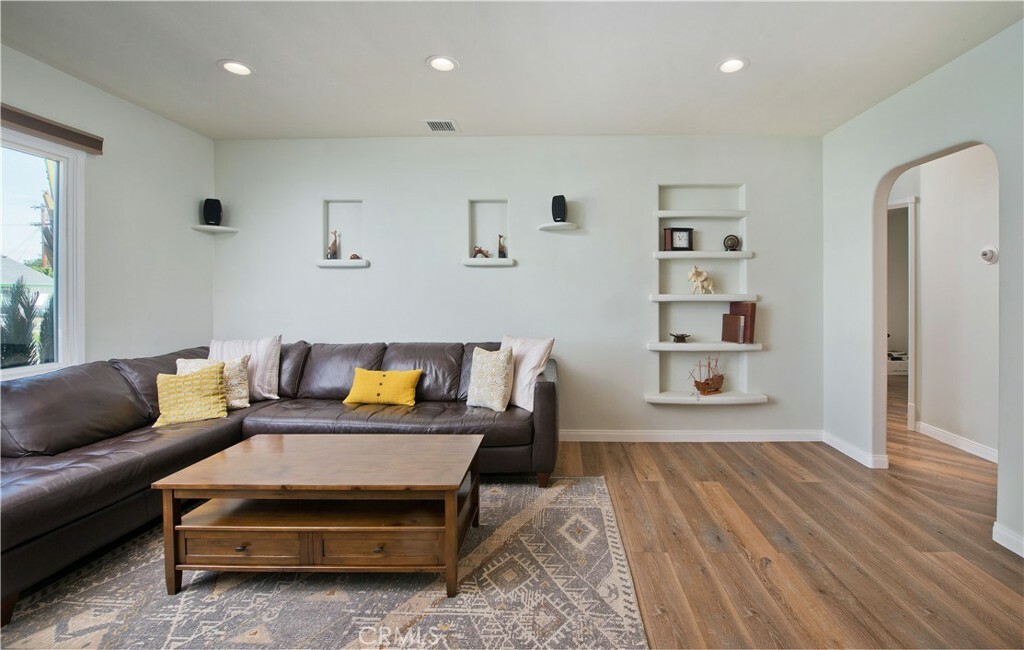 Property Photo:  17622 Bromley Street  CA 91316 