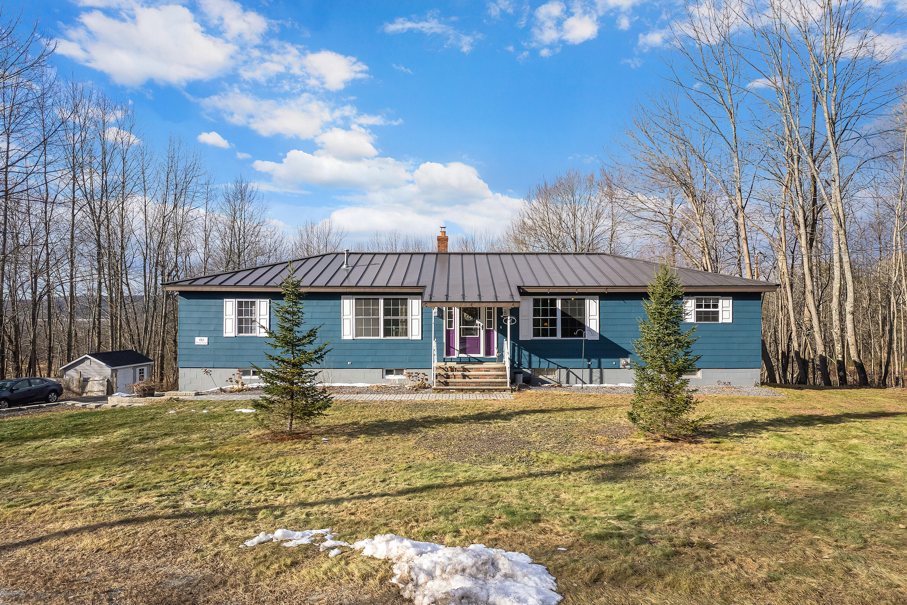 Property Photo: 484 Pond Road ME 04280