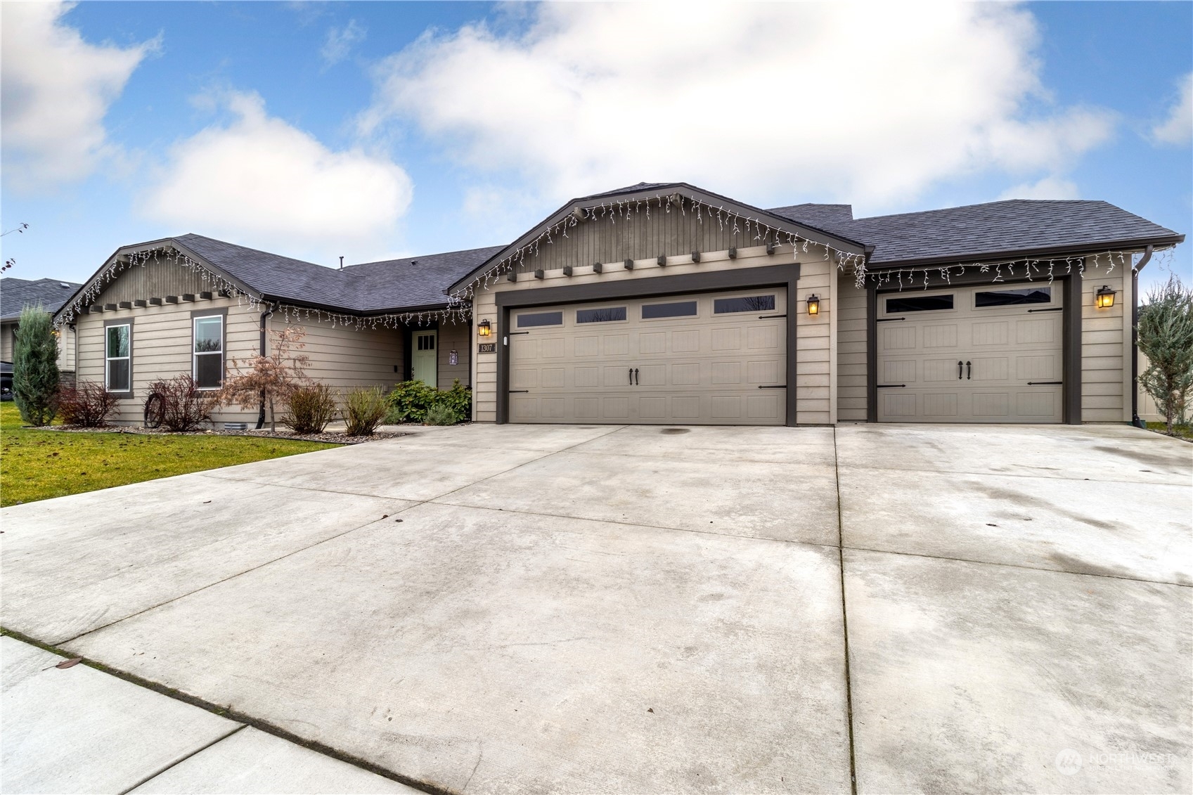 Property Photo:  1307 Caprio Loop  WA 99362 