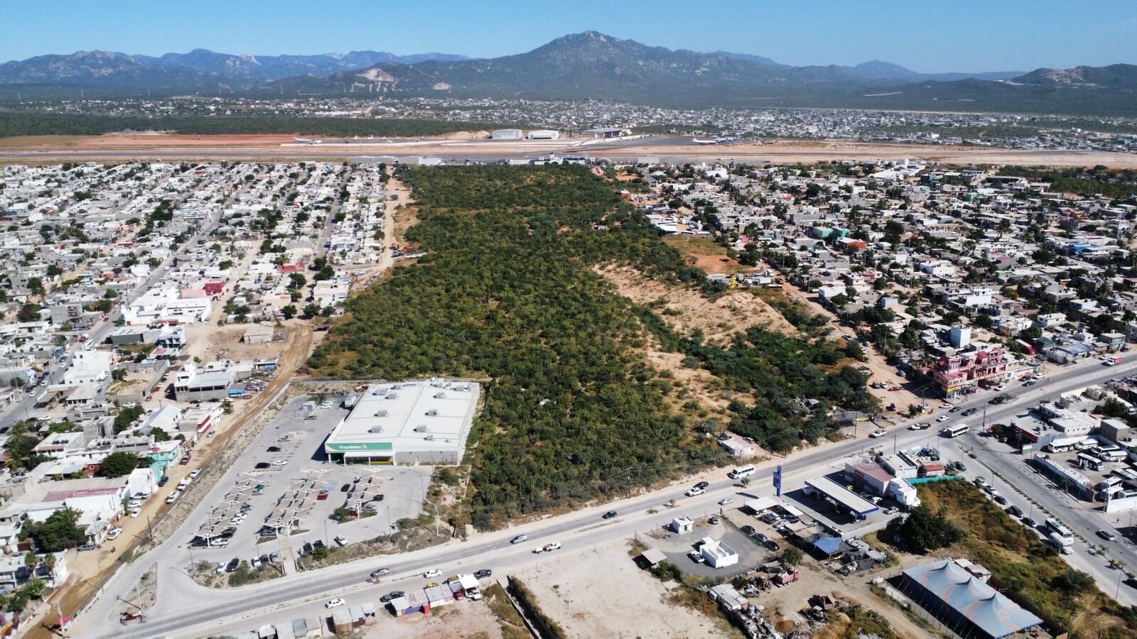 Property Photo:  Aeropuerto Csl  BS  