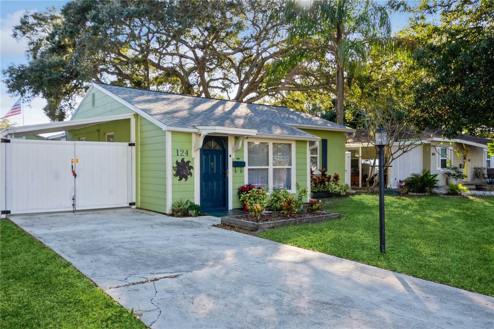 Property Photo: 124 42nd Avenue NE FL 33703