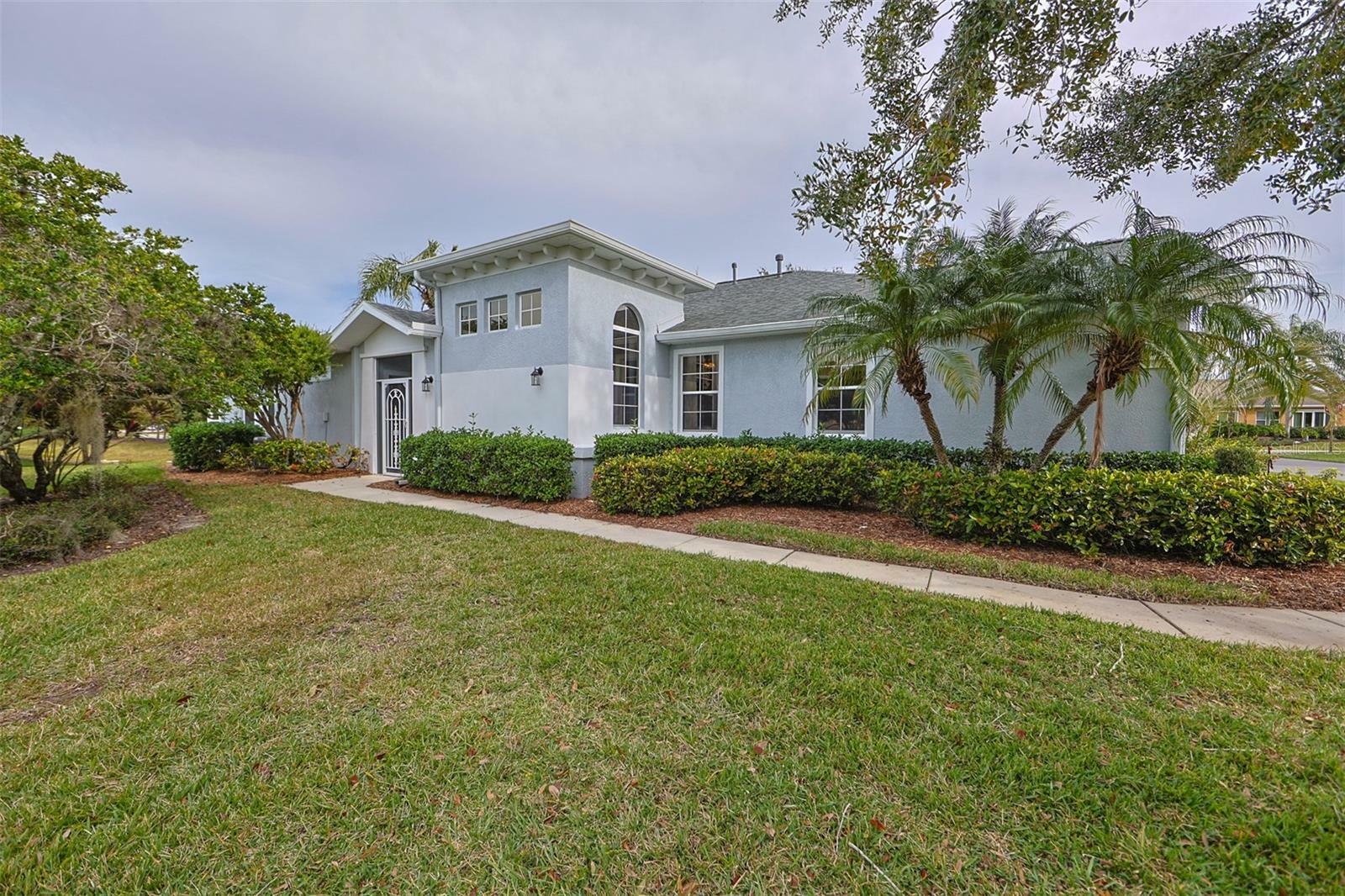 Property Photo:  2407 Sifield Greens Way  FL 33573 