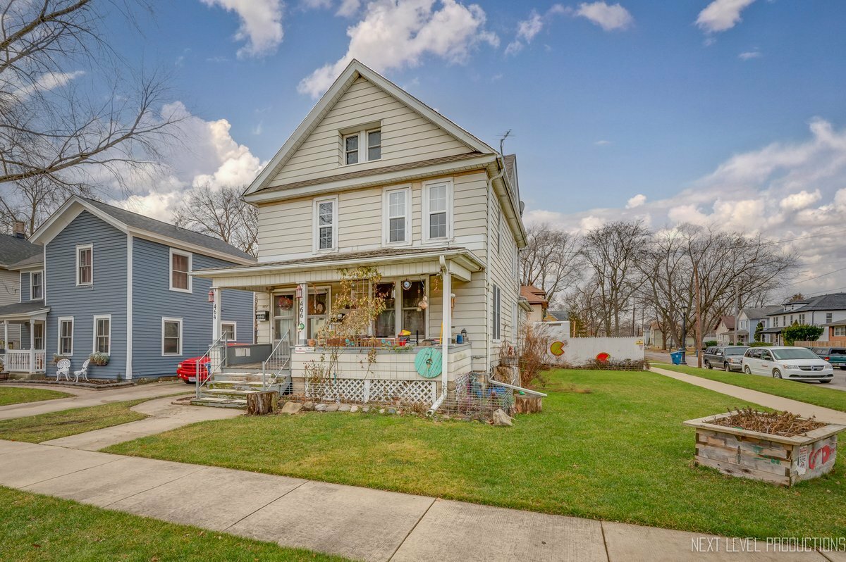 Property Photo:  464 Pennsylvania Avenue  IL 60506 