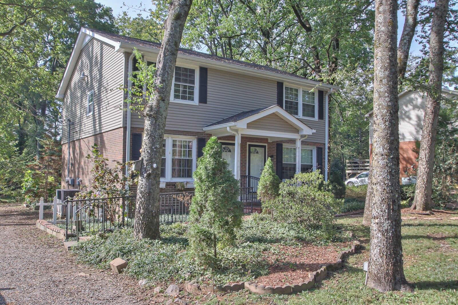Property Photo:  1523 Graybar Ln  TN 37215 