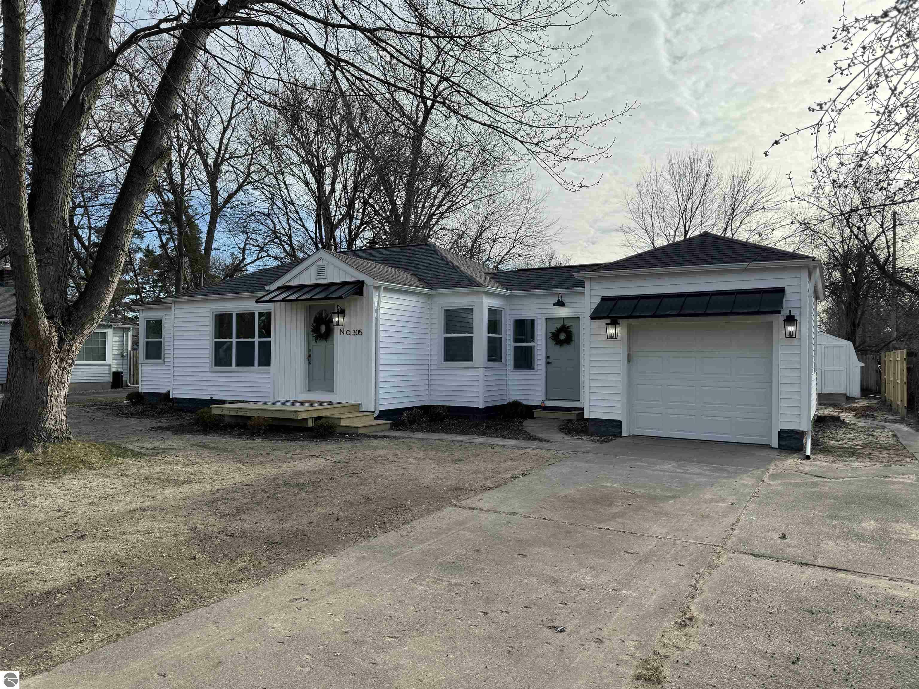 Property Photo:  305 W Sugnet Road  MI 48640 