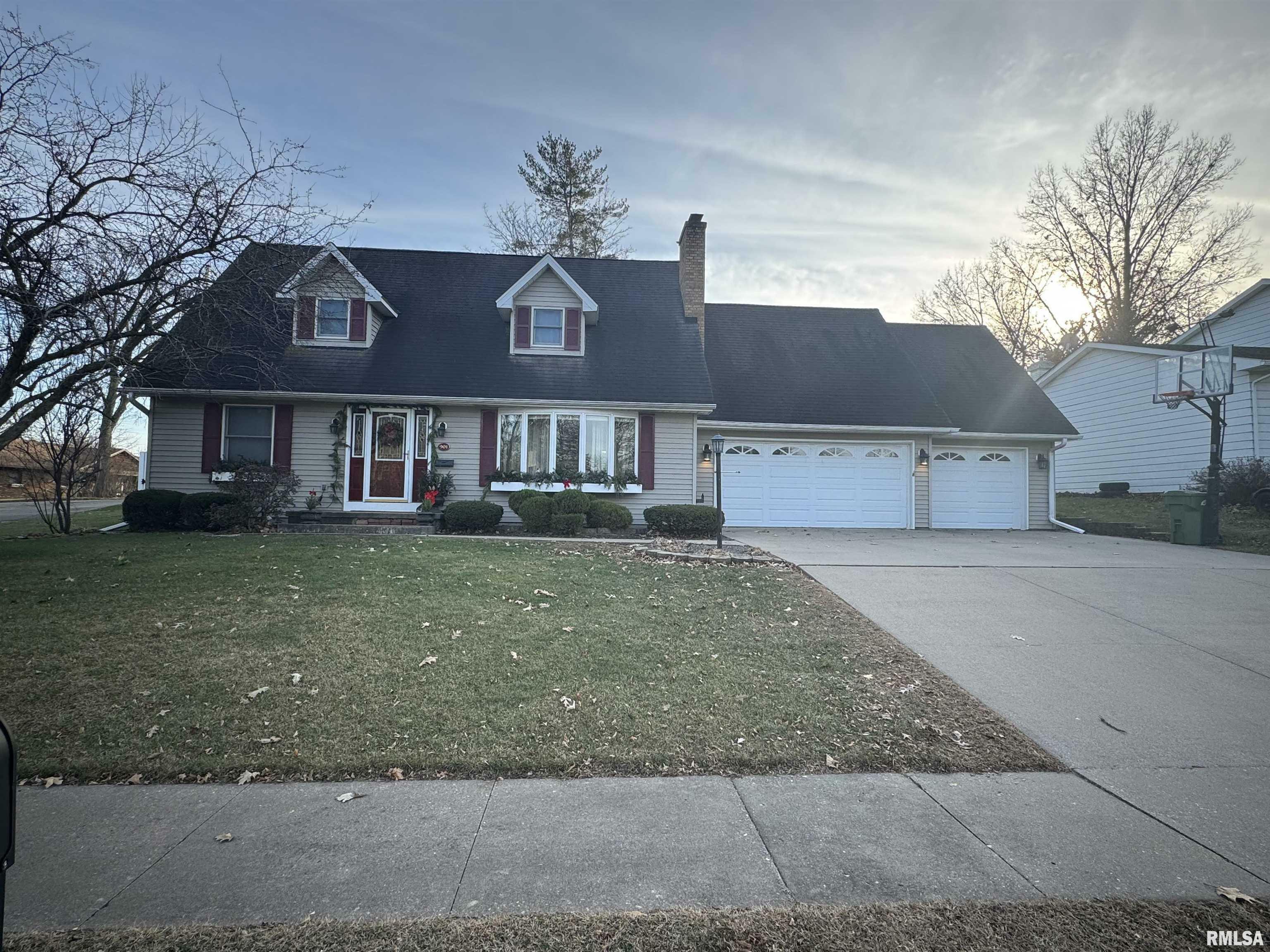 Property Photo:  901 7th Avenue North  IA 52732 