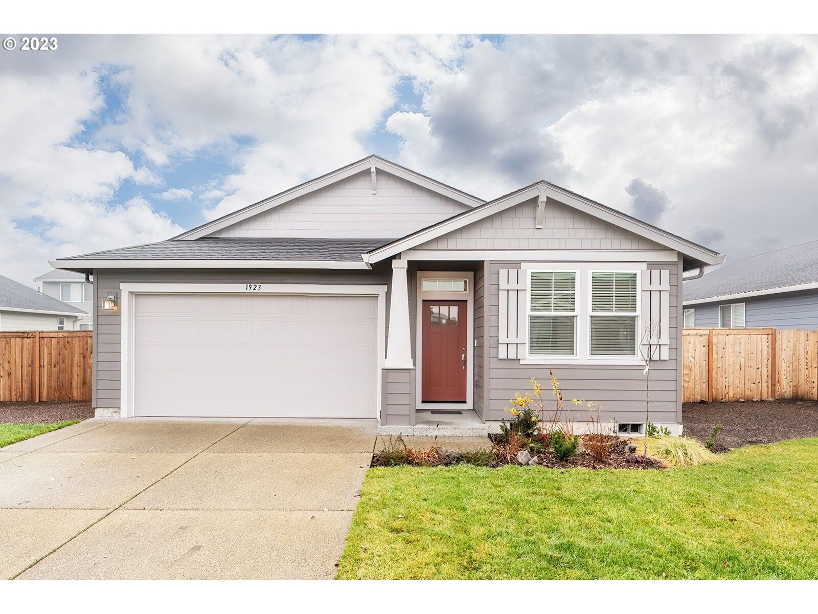 Property Photo: 1923 Bethany St WA 98632