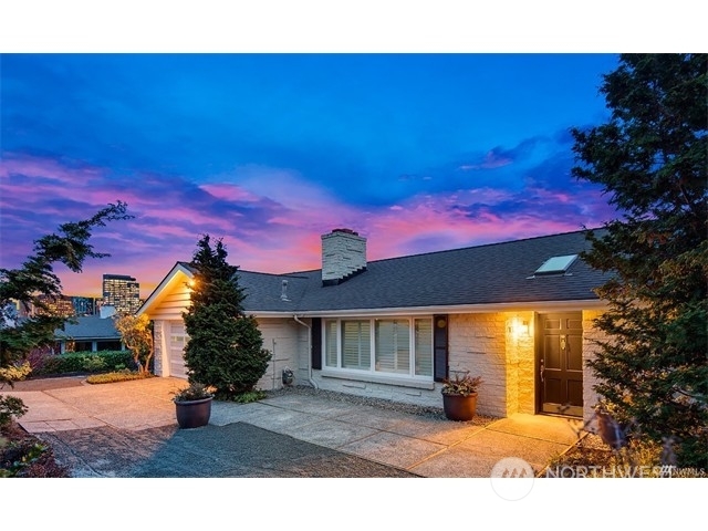 Property Photo:  9631 Hilltop Road  WA 98004 