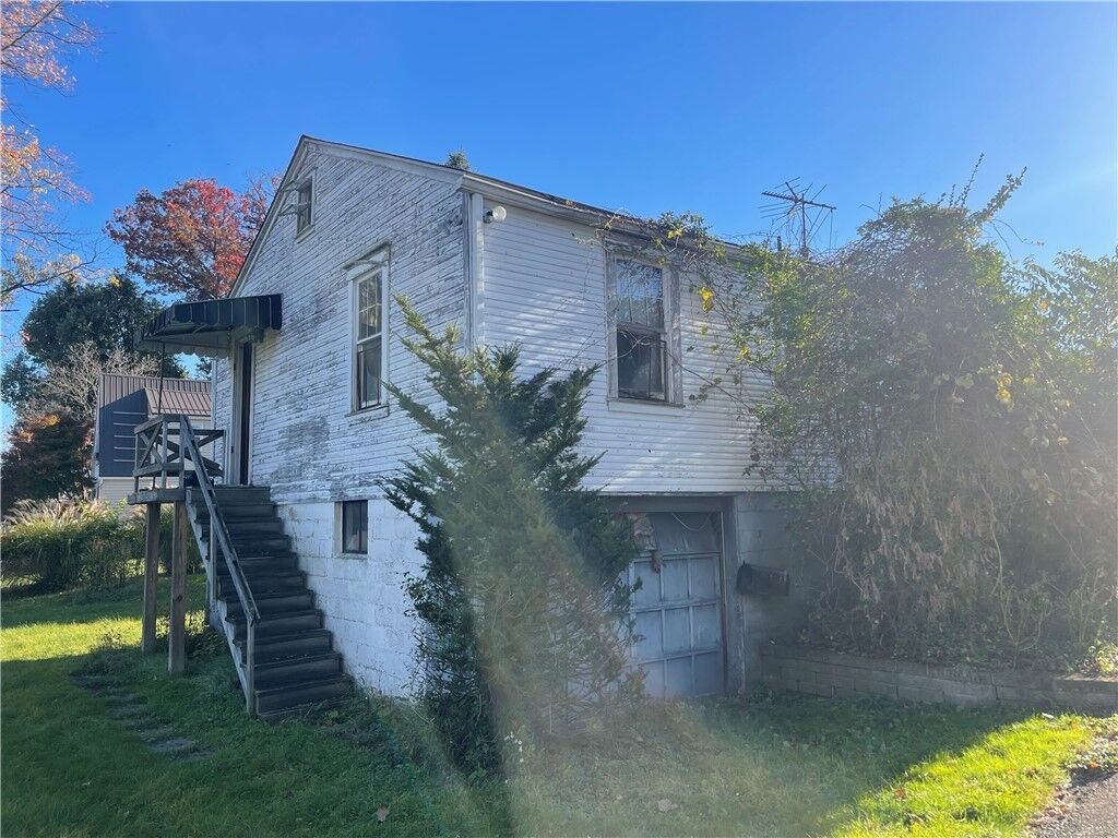 Property Photo:  208 Woodland Ave  PA 15012 