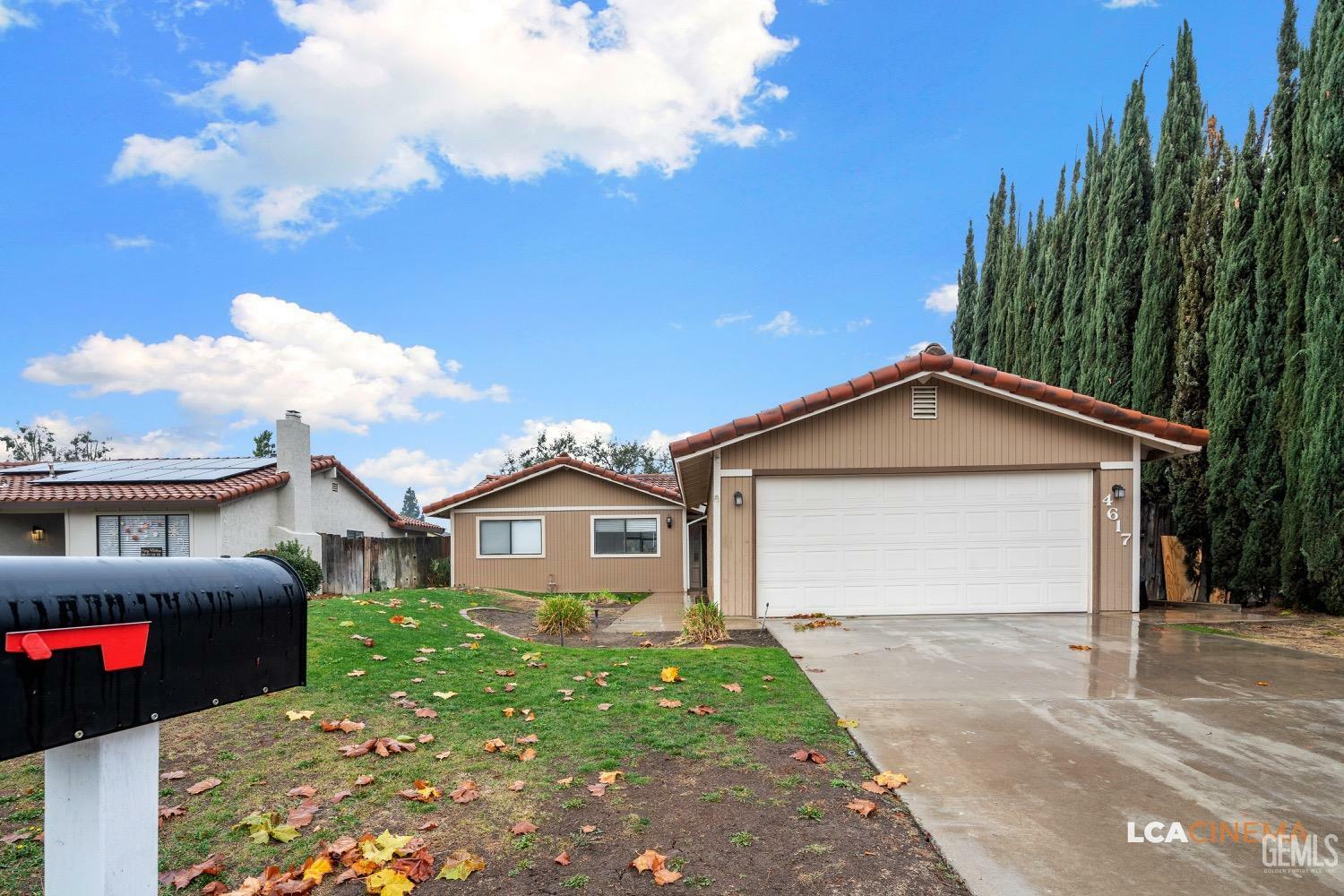 Property Photo:  4617 Panorama Drive  CA 93306 