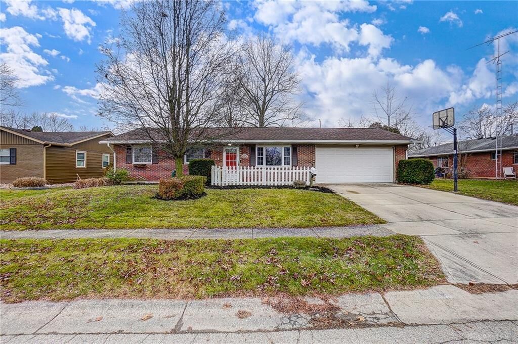 Property Photo:  1105 Edgebrook Drive  OH 45344